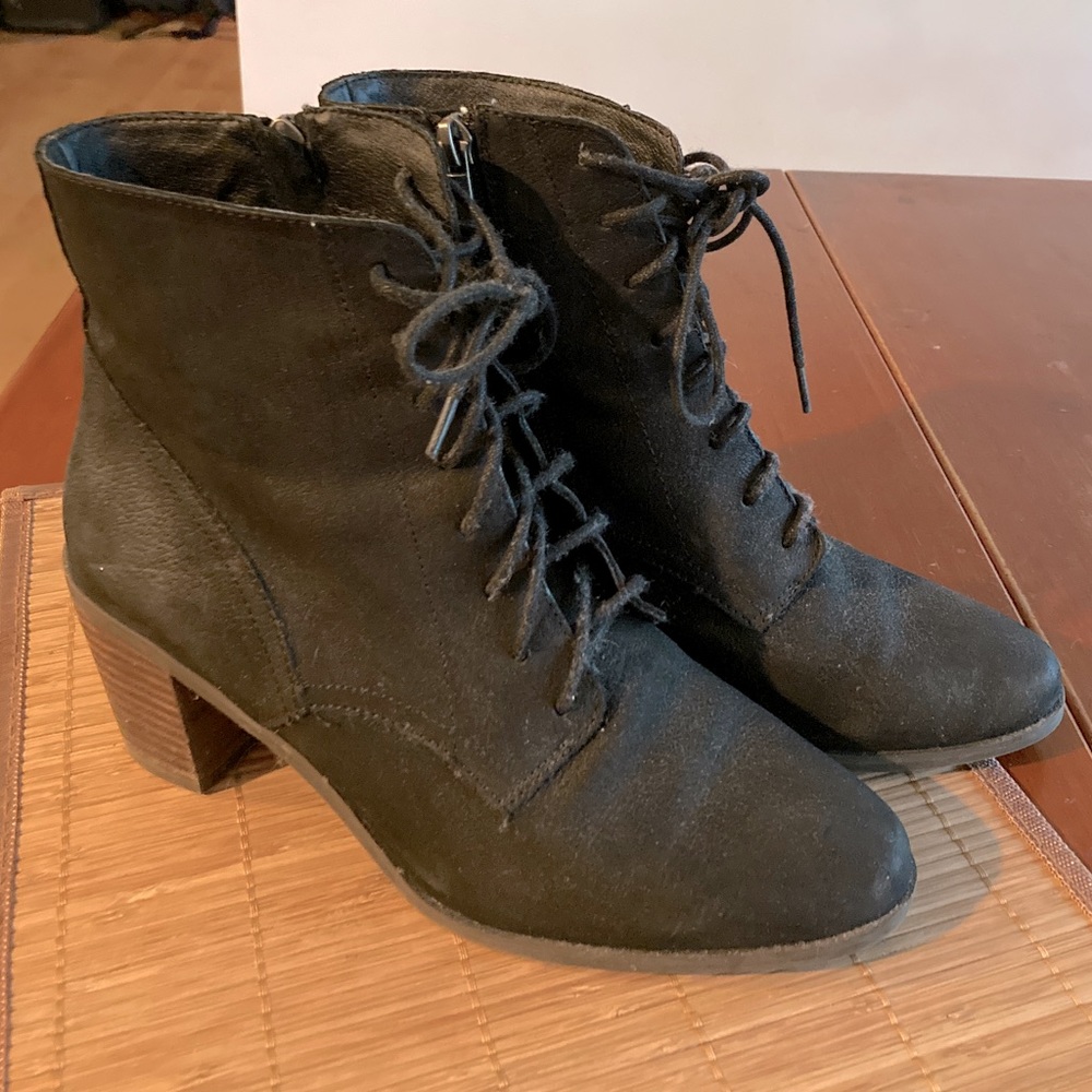 Lucky Brand Lace-Up Boots Size 8.5